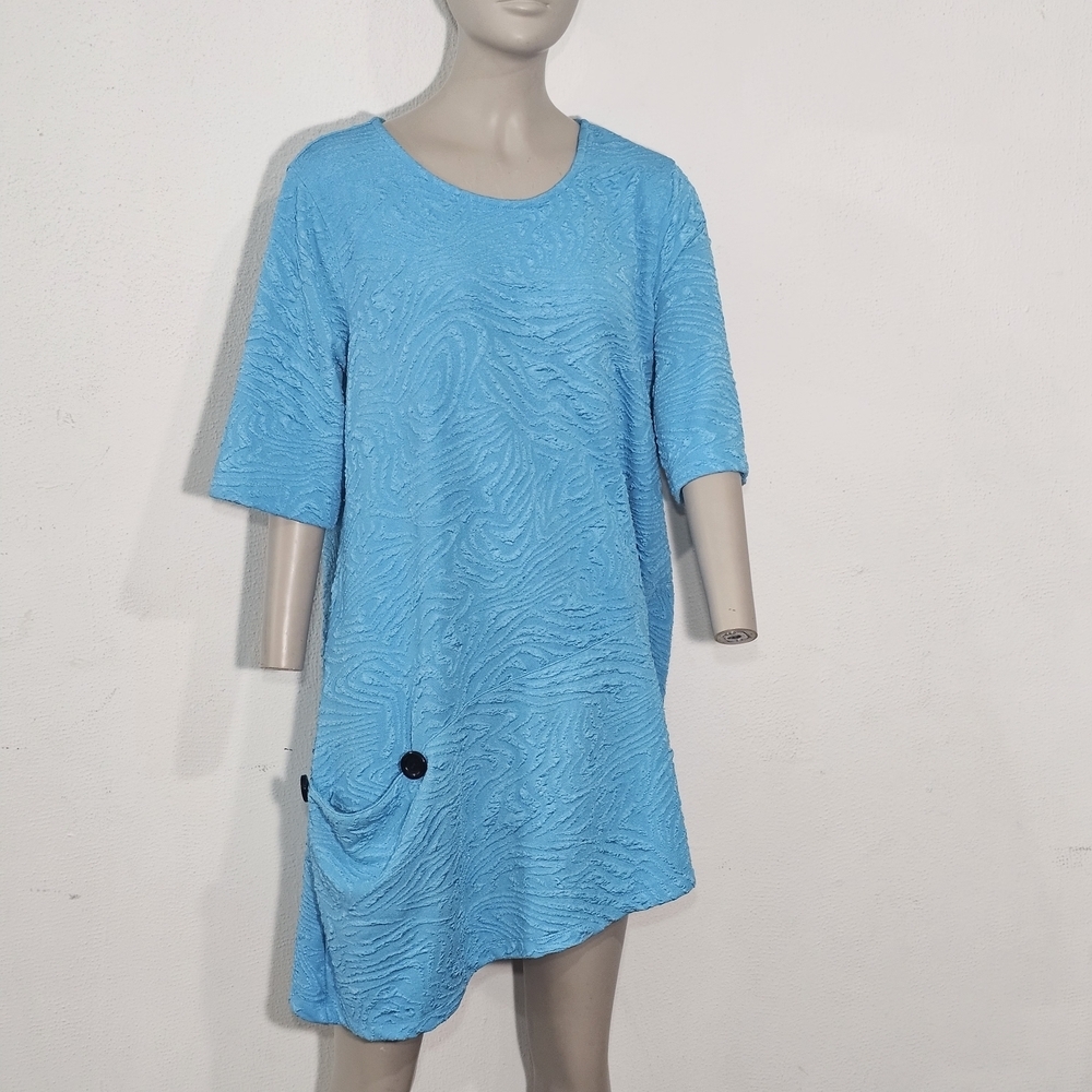 Ali Miles Turquoise Textured Top Ali Miles textured tunic blouse with hem